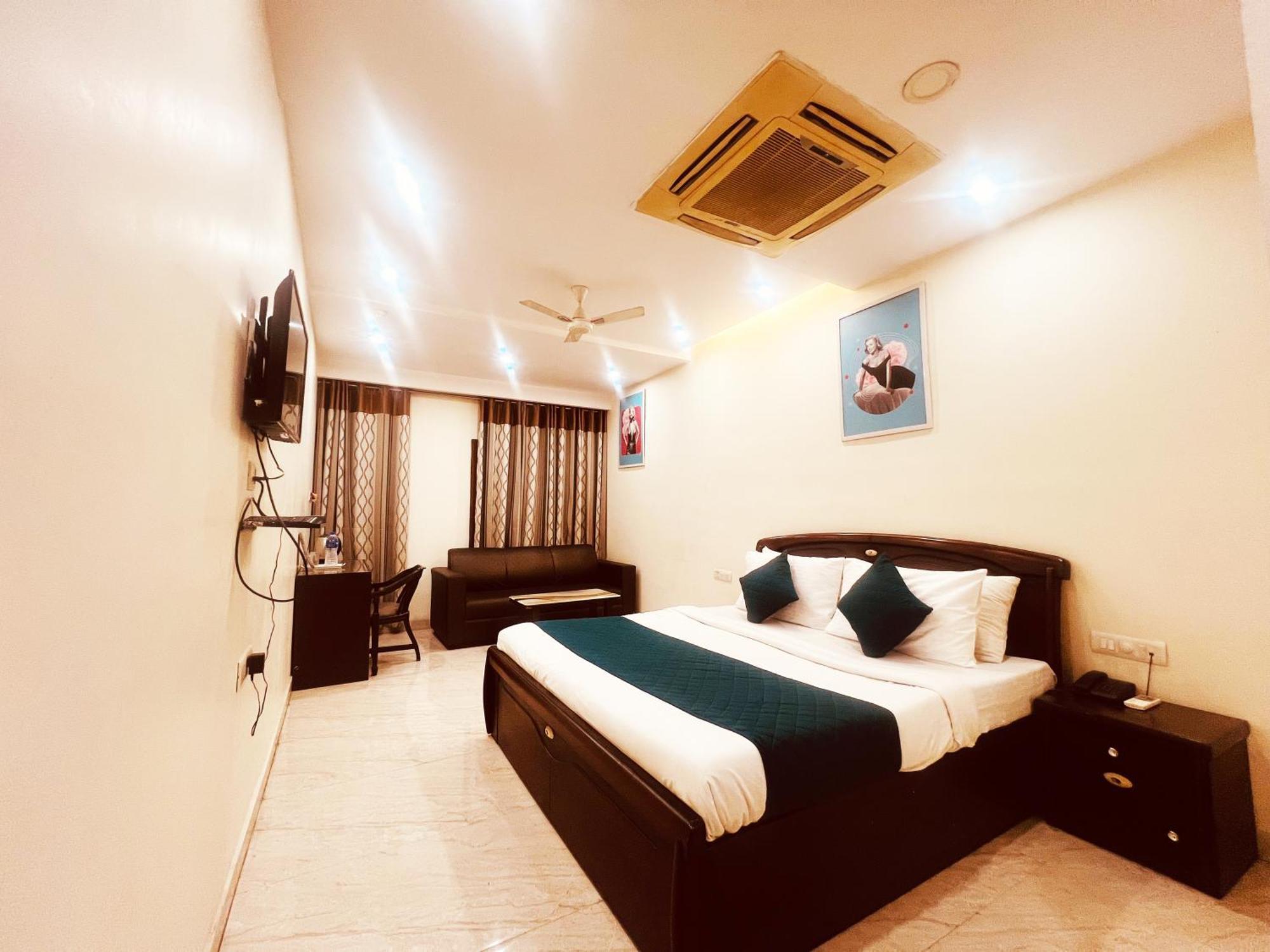 Hotel Lagoona And Banquet Hall New Delhi Exterior photo