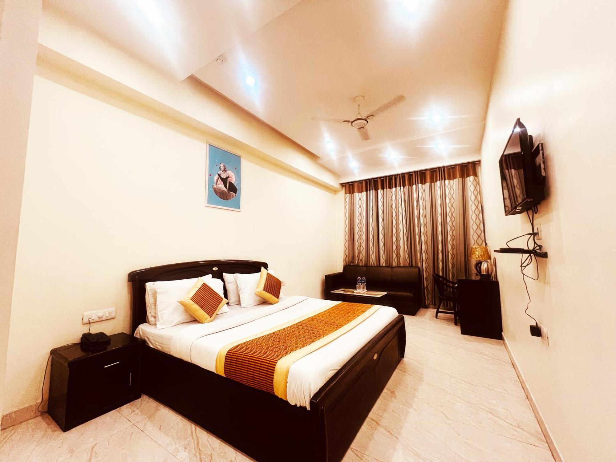 Hotel Lagoona And Banquet Hall New Delhi Exterior photo