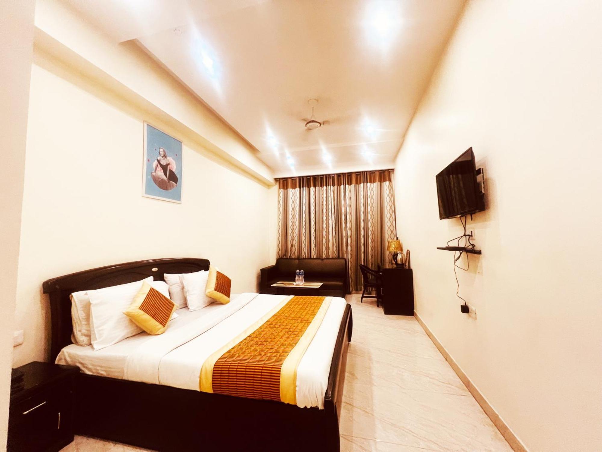 Hotel Lagoona And Banquet Hall New Delhi Exterior photo